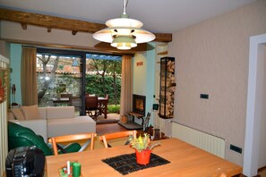 华丽套房, 多张床, 无烟房, 花园景观 | 起居区