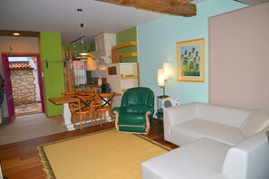 华丽套房, 多张床, 无烟  房, 花园景观 | 起居区