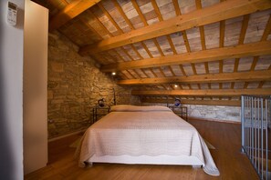 1 bedroom, travel cot, WiFi, bed sheets