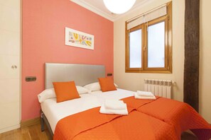 3 chambres, fer et planche à repasser, Wi-Fi gratuit, draps fournis