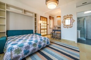 1 chambre, fer et planche à repasser, draps fournis