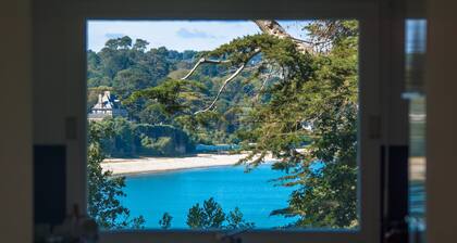 Maison sur le GR34, plage de Morgat Ă pied, vue mer.
