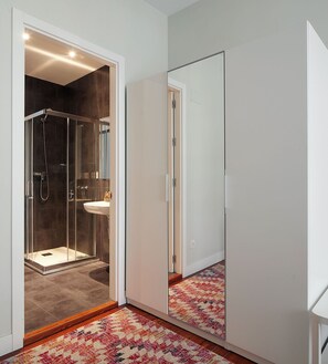 Shower, hair dryer, towels - Hondarribia | The Rentals Collection (San Sebastián)