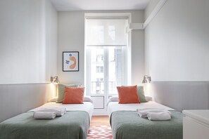 3 slaapkamers, een strijkplank/strijkijzer, gratis wifi, beddengoed