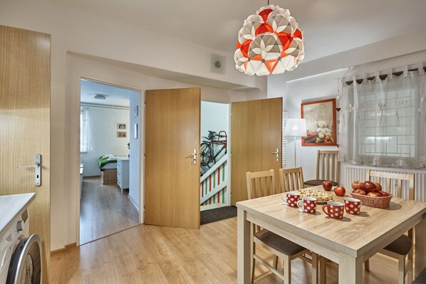 Family Apartment | Private kitchen | Fridge, microwave, stovetop, espresso maker - Apartman U Medvidku (Karlovy Vary)