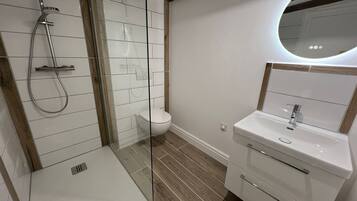 Combined shower/tub, hair dryer, towels, soap