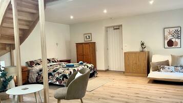 4 bedrooms, iron/ironing board, free WiFi, bed sheets