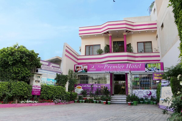 Front of property - New Premier Hotel (Bahawalpur)