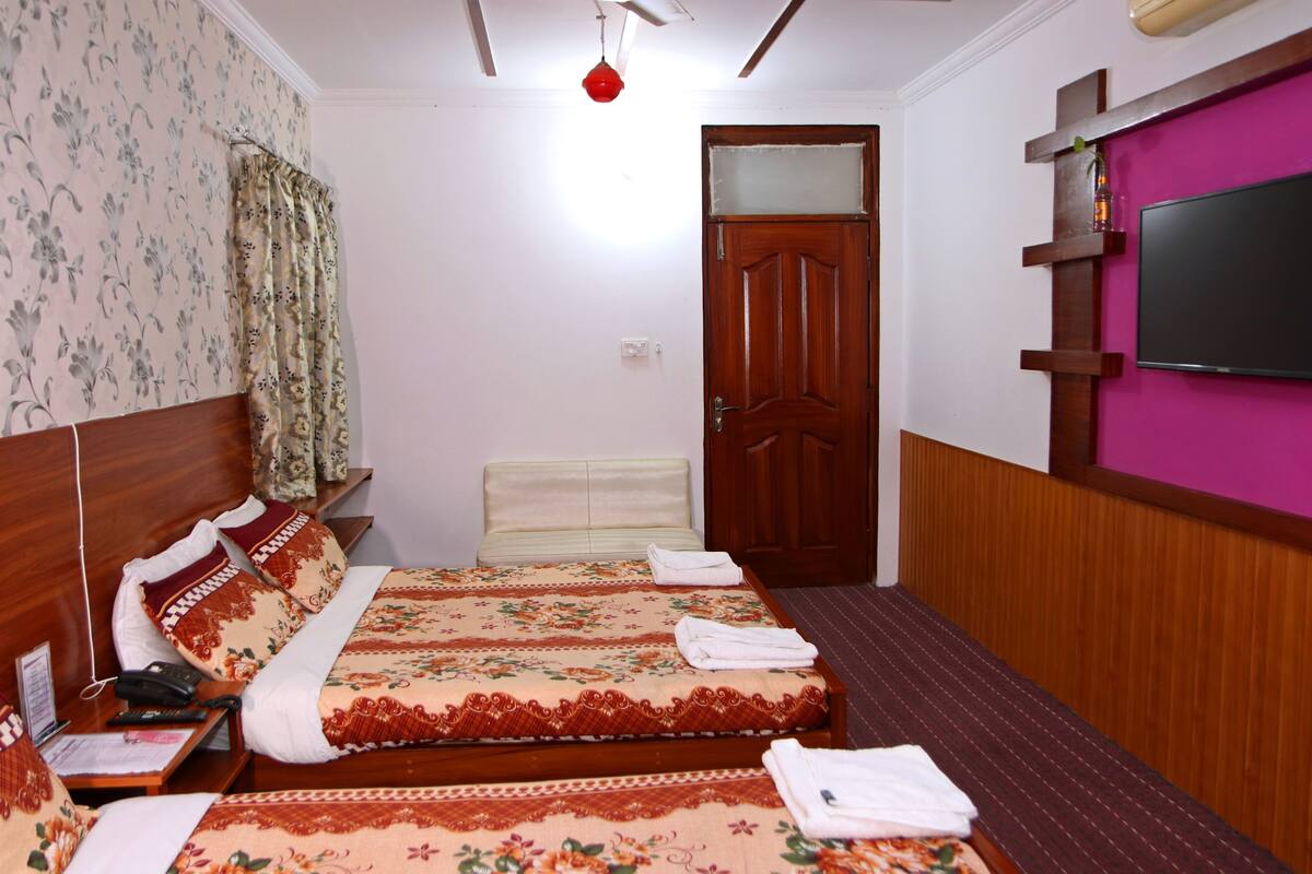 Deluxe Triple Room, Multiple Beds | 20 bedrooms, desk, blackout drapes, soundproofing