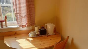 Single Room | Free WiFi, bed sheets, wheelchair access