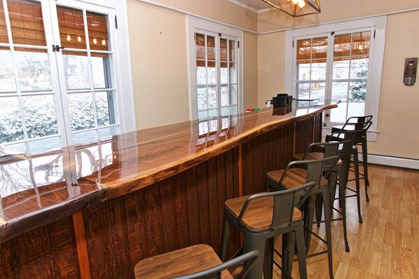 Bar (on property) - Blacksburg Bed & Breakfast (Blacksburg)