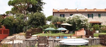 Apartment with garden on the beach.