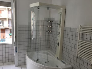 Chambre Double Supérieure | Baignoire à jets