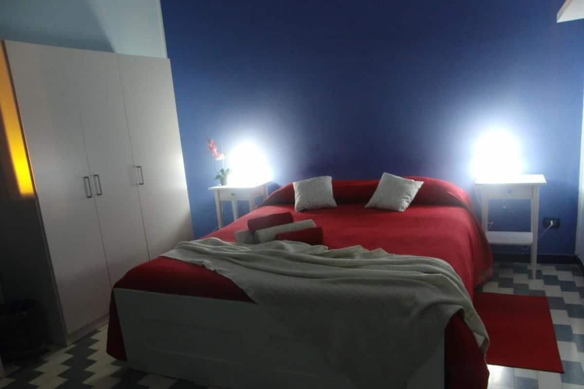 Panorama tweepersoonskamer, balkon, uitzicht op stad | Verduisterende gordijnen, babybedden, gratis wifi, beddengoed
