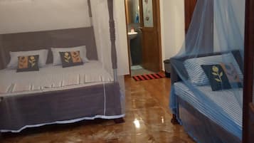1 bedroom, individually decorated, individually furnished, desk