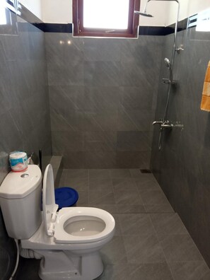 Shower, free toiletries, bidet, towels - SEENBEST Ella (Ella)