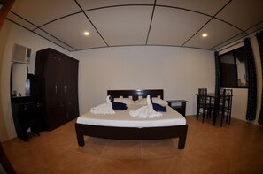 1 Schlafzimmer, Zimmersafe, Internetzugang, Bettwäsche