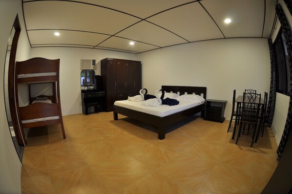 1 Schlafzimmer, Zimmersafe, Internetzugang, Bettwäsche