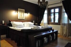 Egyptian cotton sheets, premium bedding, individually decorated - Anna's Mansion (Volos)