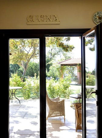 奢华别墅, 5 间卧室, 私人游泳池 | 起居区 | 40-英寸纯平电视 (配备数码频道)、电视