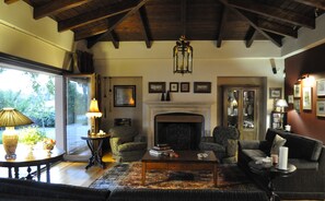 40-inch flat-screen TV with digital channels, TV - Anna's Mansion (Volos)