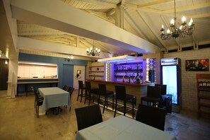 Breakfast, lunch, dinner served; local and international cuisine