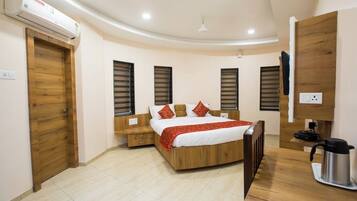 1 bedroom, Egyptian cotton sheets, premium bedding, down duvets