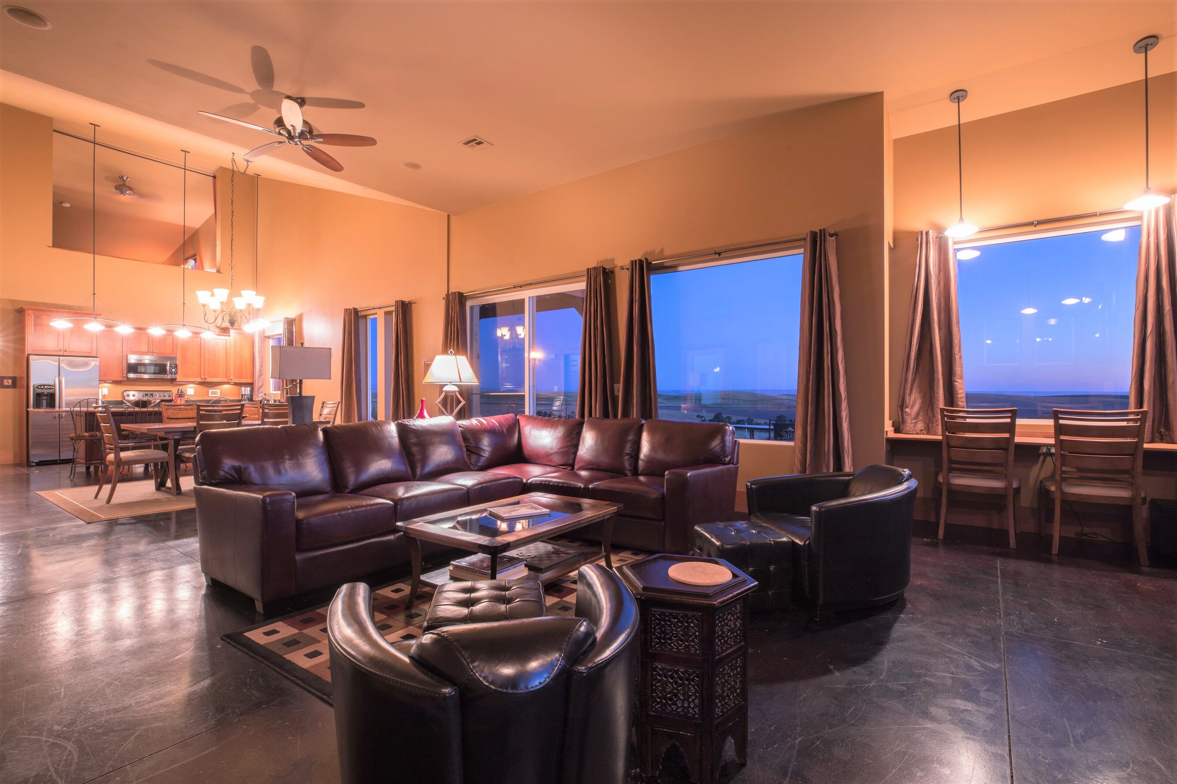 Smart TV, fireplace, video library, stereo