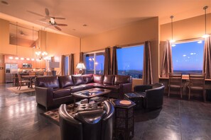 Smart TV, fireplace, video library, stereo - 100 Dreamy Acres.100 Mile Views. Night Skies. (Walla Walla)