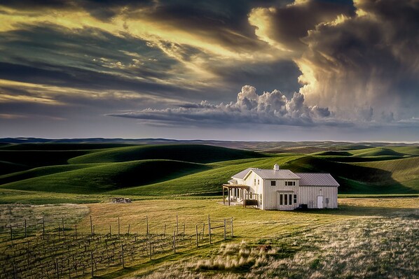 Exterior - 100 Dreamy Acres.100 Mile Views. Night Skies. (Walla Walla)