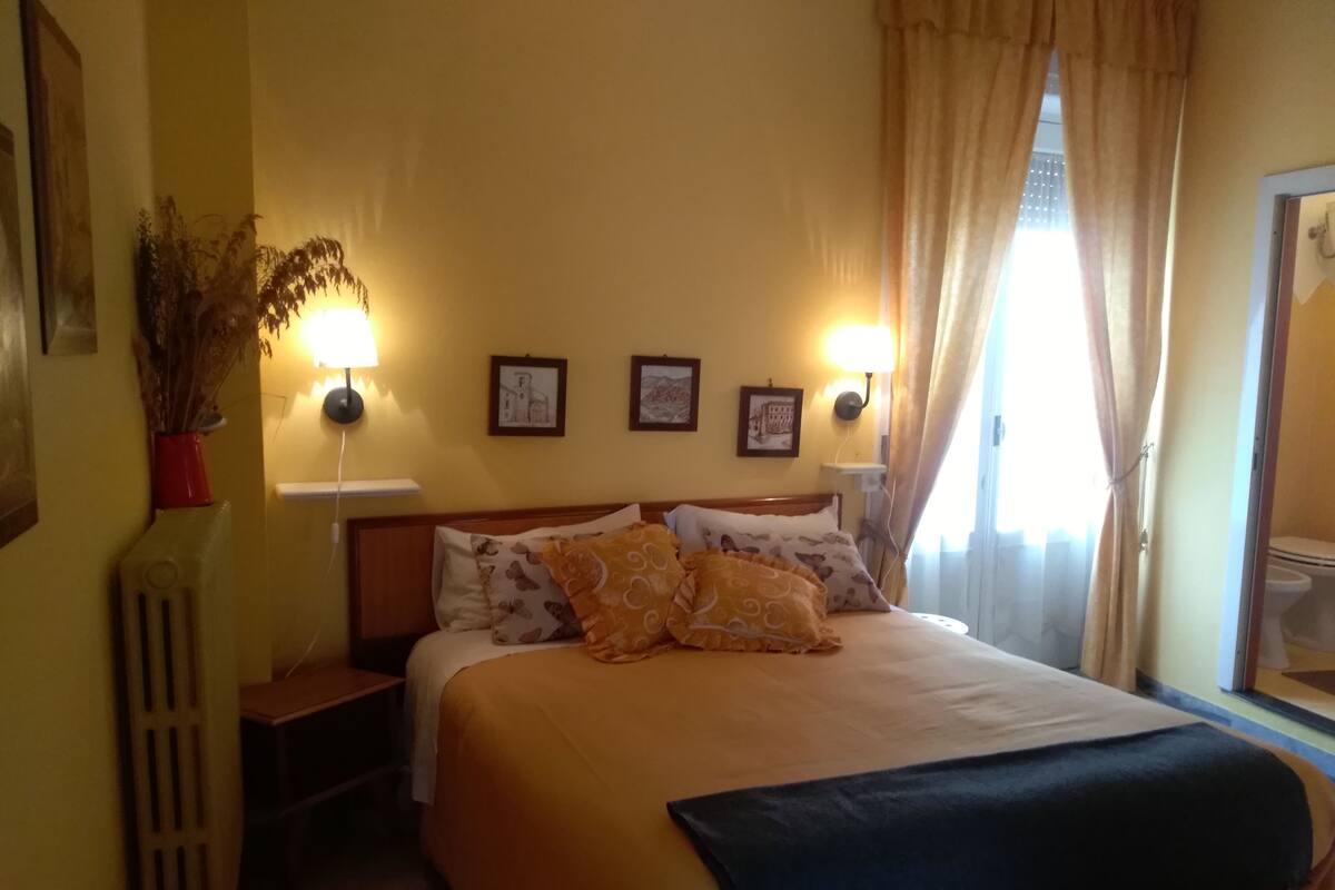 Desk, free cots/infant beds, rollaway beds, free WiFi