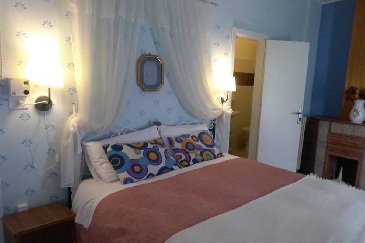 Kamar Quadruple Keluarga, kamar terhubung | Meja kerja, tempat tidur bayi gratis, dan tempat tidur lipat/tambahan
