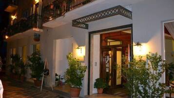 Pintu masuk hartanah