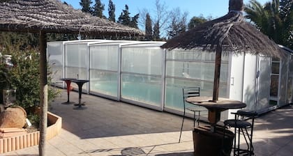 Casa de campo con piscina en 3000 m2 de terreno cerca de las playas