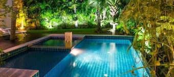 Jomtien Beach Villa sleep 12