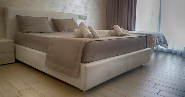 华丽客房, 阳台 | 1 多间卧室、迷你吧、客房内保险箱、办公桌