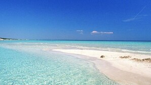A beach with clear turquoise water and white sand. - Hotel Aurora (Porto Cesareo)