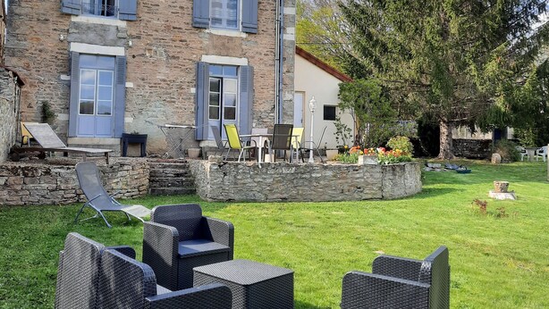 A stone house with a tiled roof, outdoor wicker furniture, and a well-maintained lawn. - IN THE PEACEFUL HEART OF THE VINEYARD (Nolay)