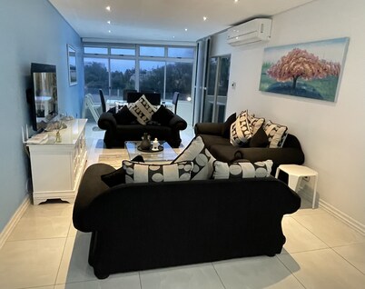 A fantastic modern and spacious apartment right on Umhlanga main Beach
