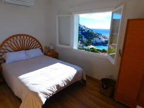 2 soverom og strykejern/-brett