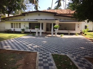 Exterior - Sethsiri (Morakatiyara)