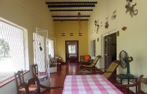 Lobby sitting area - Sethsiri (Morakatiyara)