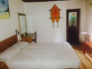 3 ห้องนอน, โต๊ะทำงาน, ผ้าม่านกันแสง, เตารีด/โต๊ะรีดผ้า