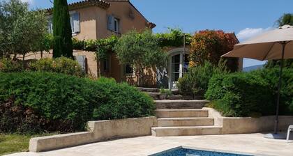 Maison en Provence prĂšs dâun village du Luberon