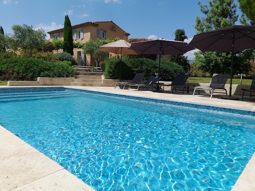 Schönes Haus mit Pool in der Nähe eines denkmalgeschützten Dorfes im Luberon