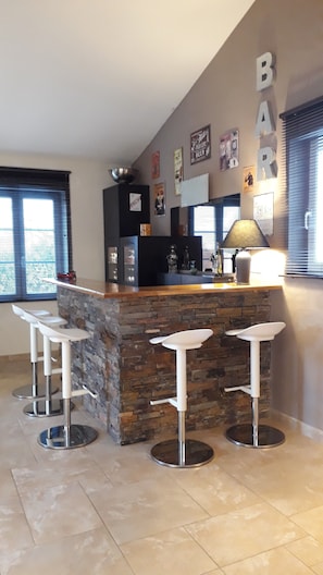 Bar (on property) - Provence house near a Luberon village (Ansouis)
