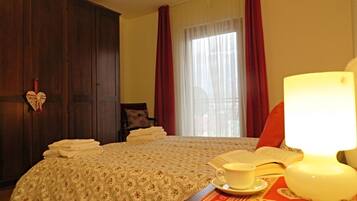 2 Schlafzimmer, Zimmersafe, Bügeleisen/Bügelbrett, kostenloses WLAN