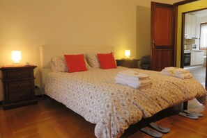 2 bedrooms, in-room safe, iron/ironing board, free WiFi