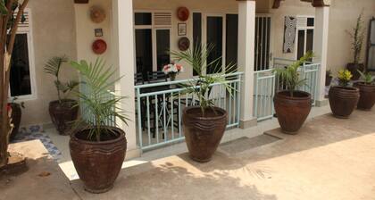 Happy Home and dine - Pretty Bed and breakfast home for travelers.