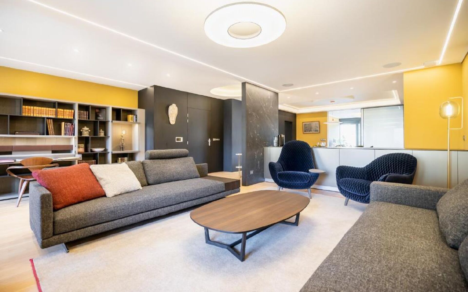 Fernseher, Bücher, Stereoanlage